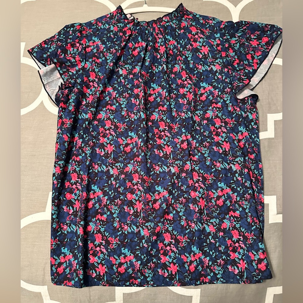Women’s cap sleeve blouse, size medium, smoke and pet free home
